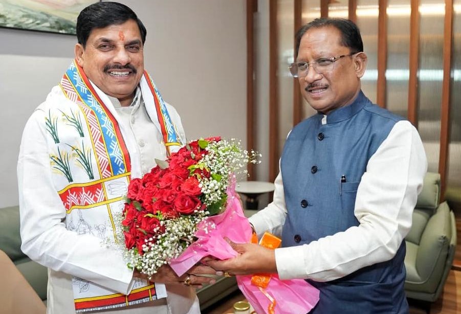 मुख्यमंत्री श्री साय ने मध्यप्रदेश के मुख्यमंत्री डॉ. मोहन यादव एवं उत्तराखंड के मुख्यमंत्री पुष्कर सिंह धामी का किया आत्मीय स्वागत
