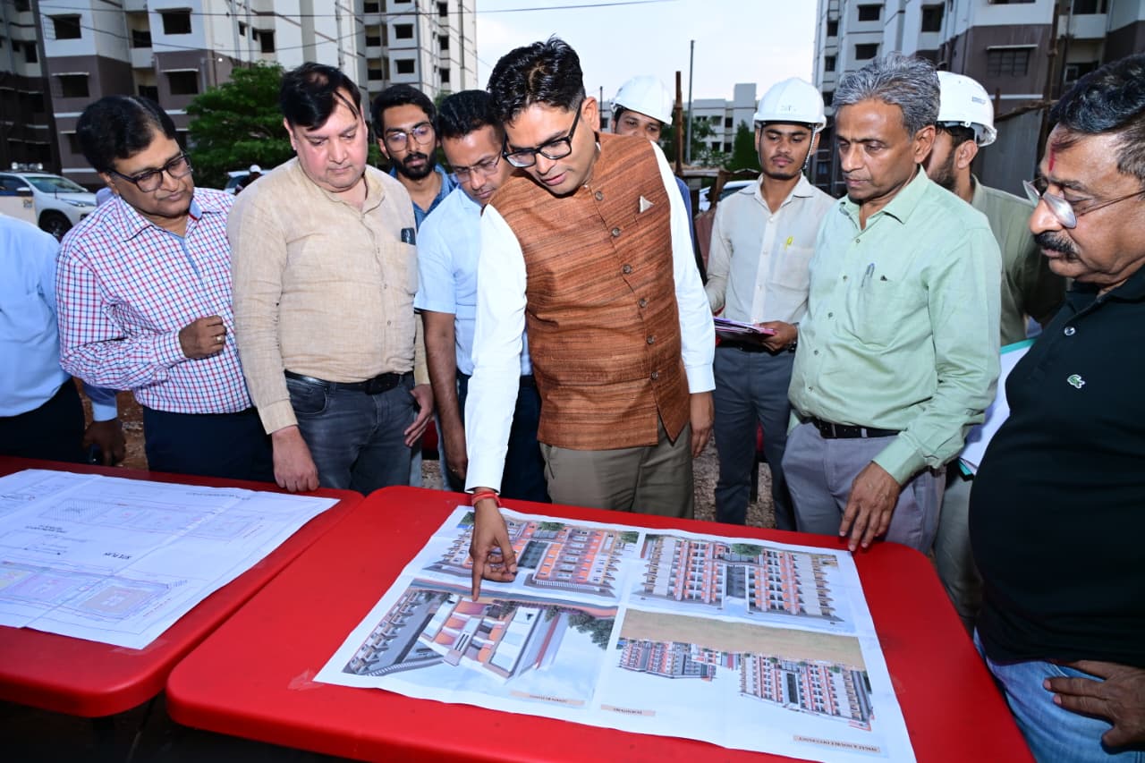 वित्त मंत्री ओपी चौधरी ने नवा रायपुर में विकास कार्यों का किया निरीक्षण