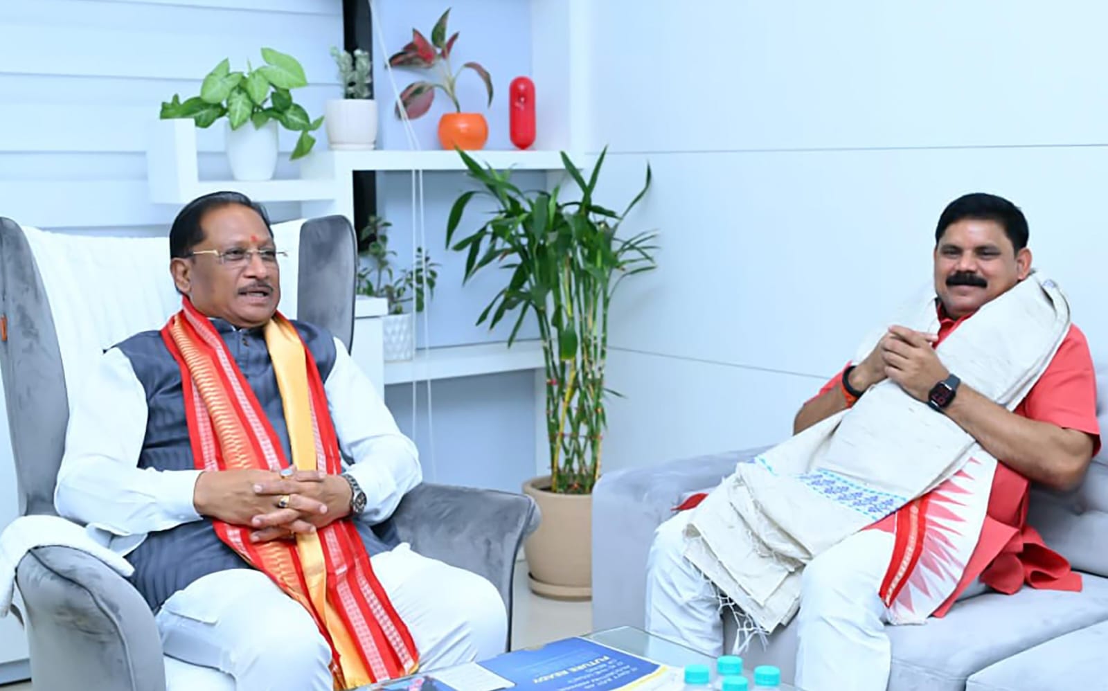 मुख्यमंत्री श्री साय से केंद्रीय कोयला एवं खान राज्य मंत्री सतीश चंद्र दुबे ने की सौजन्य मुलाकात