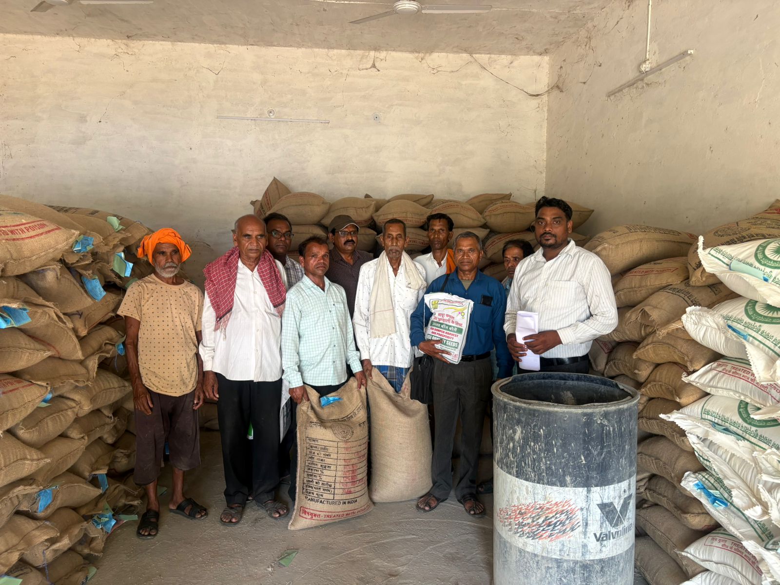 वितरण में गड़बड़ी पर प्रशासन सख्त, 8 केंद्रों पर बैन