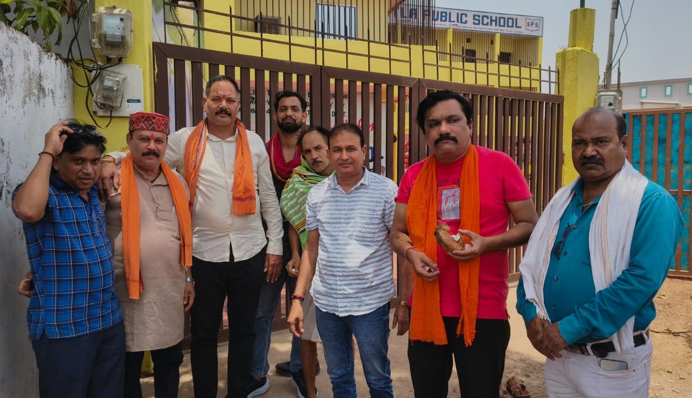 पालिका अध्यक्ष ईश्वर सिंह ठाकुर ने पांच लाख रूपये लागत से नाली निर्माण कार्य का स्थल पूजन किया
