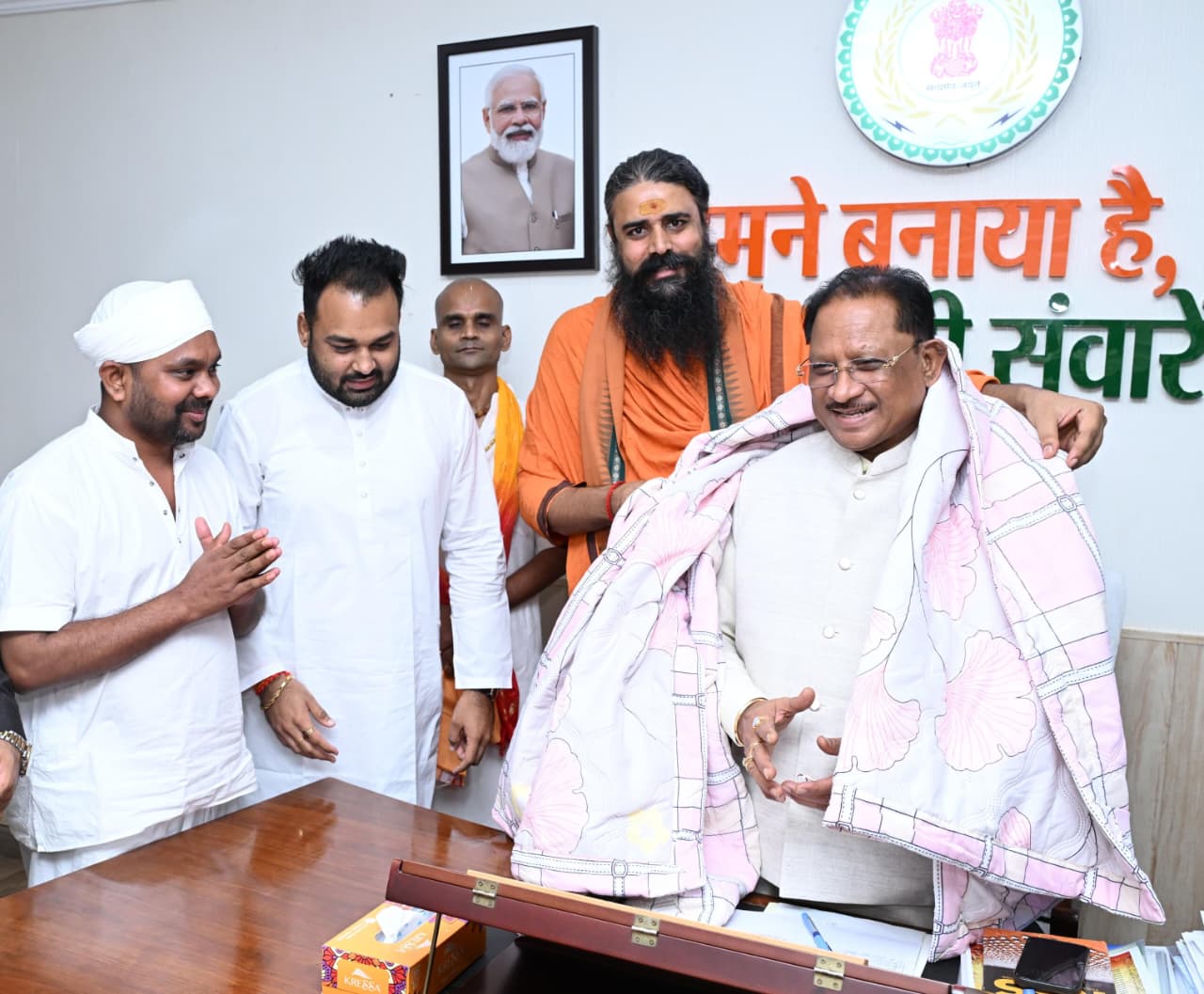 स्कूली शिक्षा में भारतीय संस्कृति और आध्यात्मिक मूल्यों की पुनर्स्थापना का संत समाज ने किया स्वागत