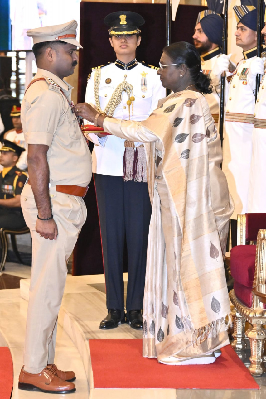 श्री चौधरी ने शौर्य चक्र से सम्मानित छत्तीसगढ़ पुलिस के जांबाज अधिकारियों को दी बधाई
