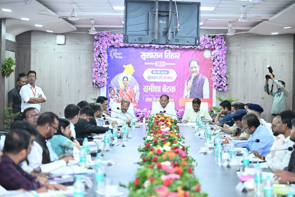 शासकीय योजनाओं का लाभ हर पात्र परिवार तक पहुंचे, प्रशासन संवेदनशीलता और जवाबदेही के साथ करे कार्य : मुख्यमंत्री श्री साय