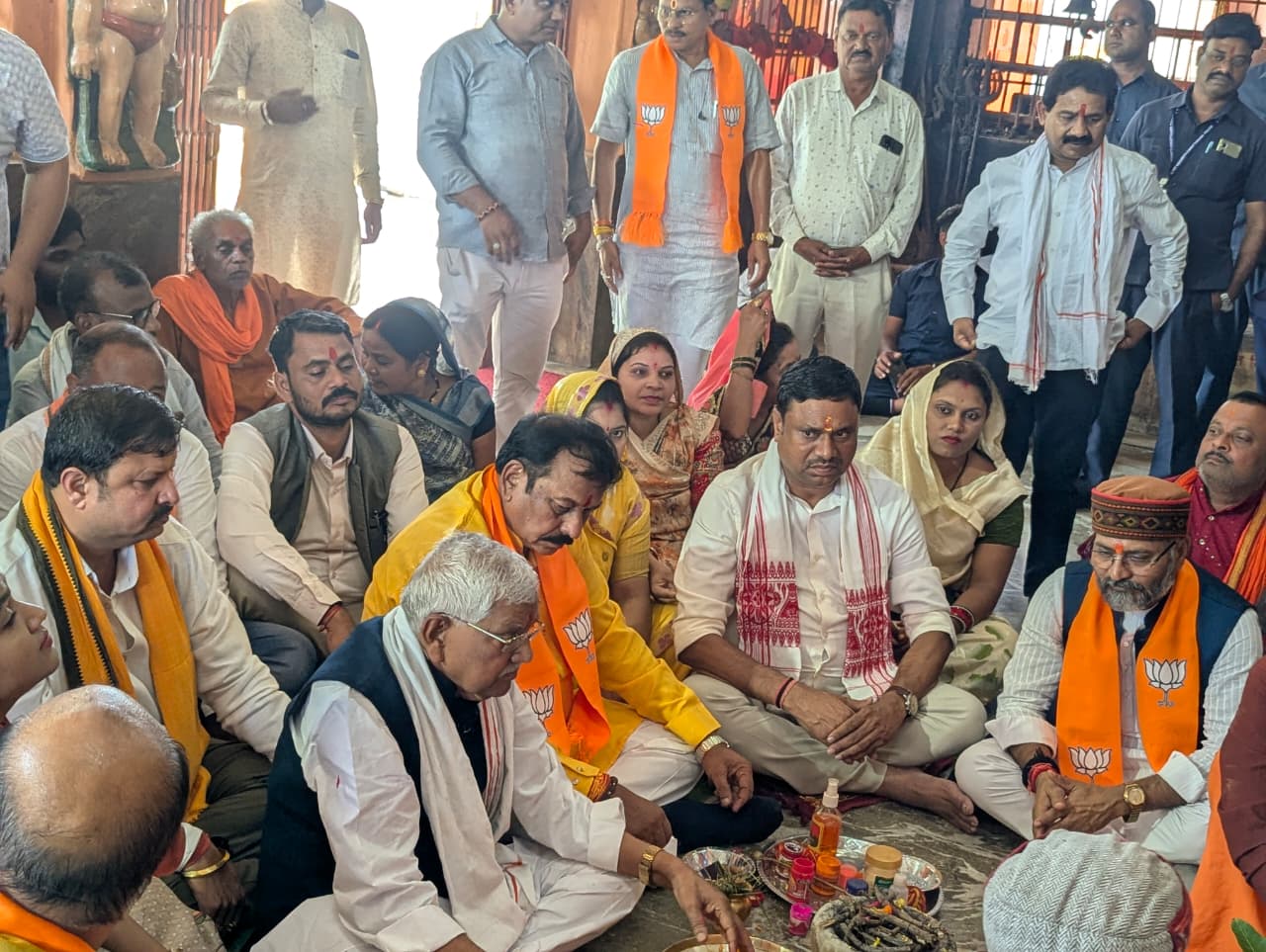 प्रधानमंत्री नरेंद्र मोदी के 12 वर्ष पूर्ण होने पर भाजपा ने विशेष पूजन, हवन, प्रसाद वितरण एवं वृक्षारोपण कार्यक्रम आयोजित