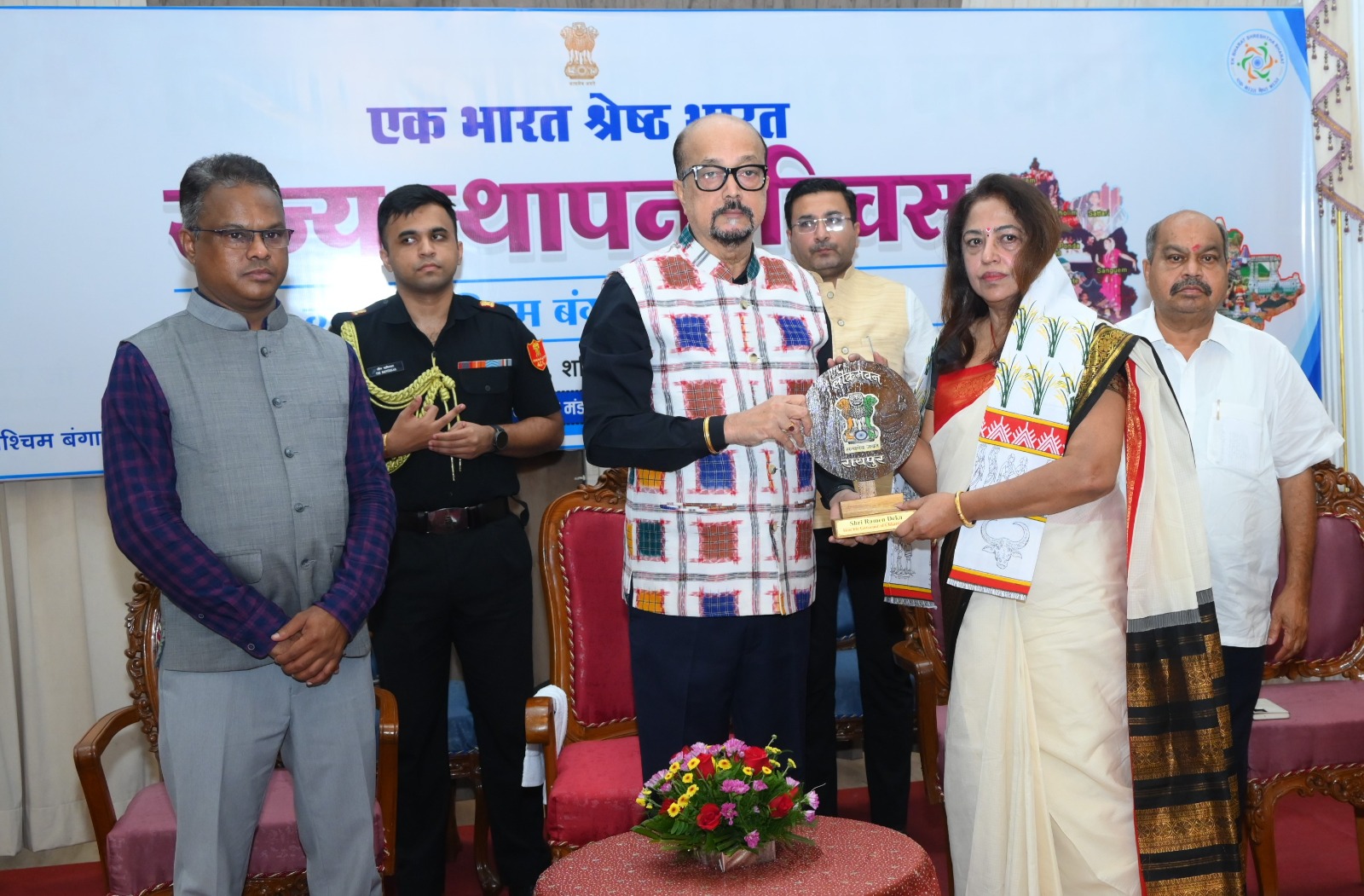 राज्यपाल श्री डेका ने मरका गांव के स्कूल को दिए डिजिटल बोर्ड