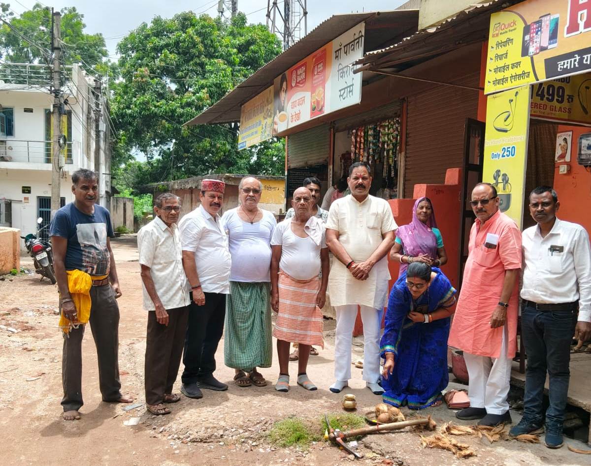 नगर विकास को मिली रफ्तार, नपा अध्यक्ष ईश्वर सिंह ठाकुर ने 12 लाख के विकास कार्यों का किया स्थल पूजन
