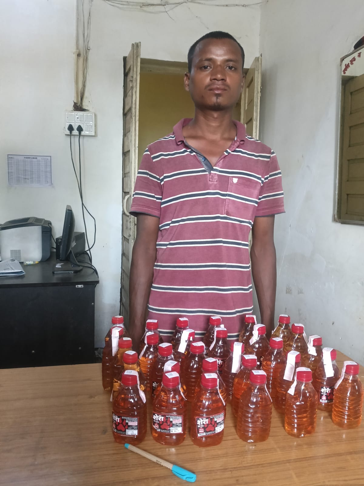 उतई पुलिस ने अवैध रूप से 30 पौवा देशी मसाला का परिवहन में तस्करी करने वाले एक आरोपी को गिरफ्तार कर वैधानिक कार्रवाई की।