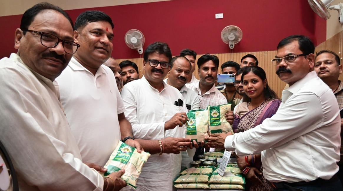 पीएम का ‘विष्णुभोग’ चावल बना महिलाओं की समृद्धि का नया ब्रांड, आधे घंटे में 45 हजार रुपये से अधिक की रिकॉर्ड बिक्री