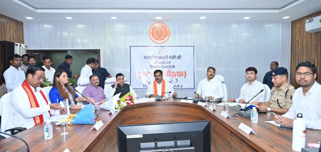किसानों को खाद की निर्बाध उपलब्धता और अवैध शराब कारोबार पर संयुक्त अभियान चलाने के दिए निर्देश