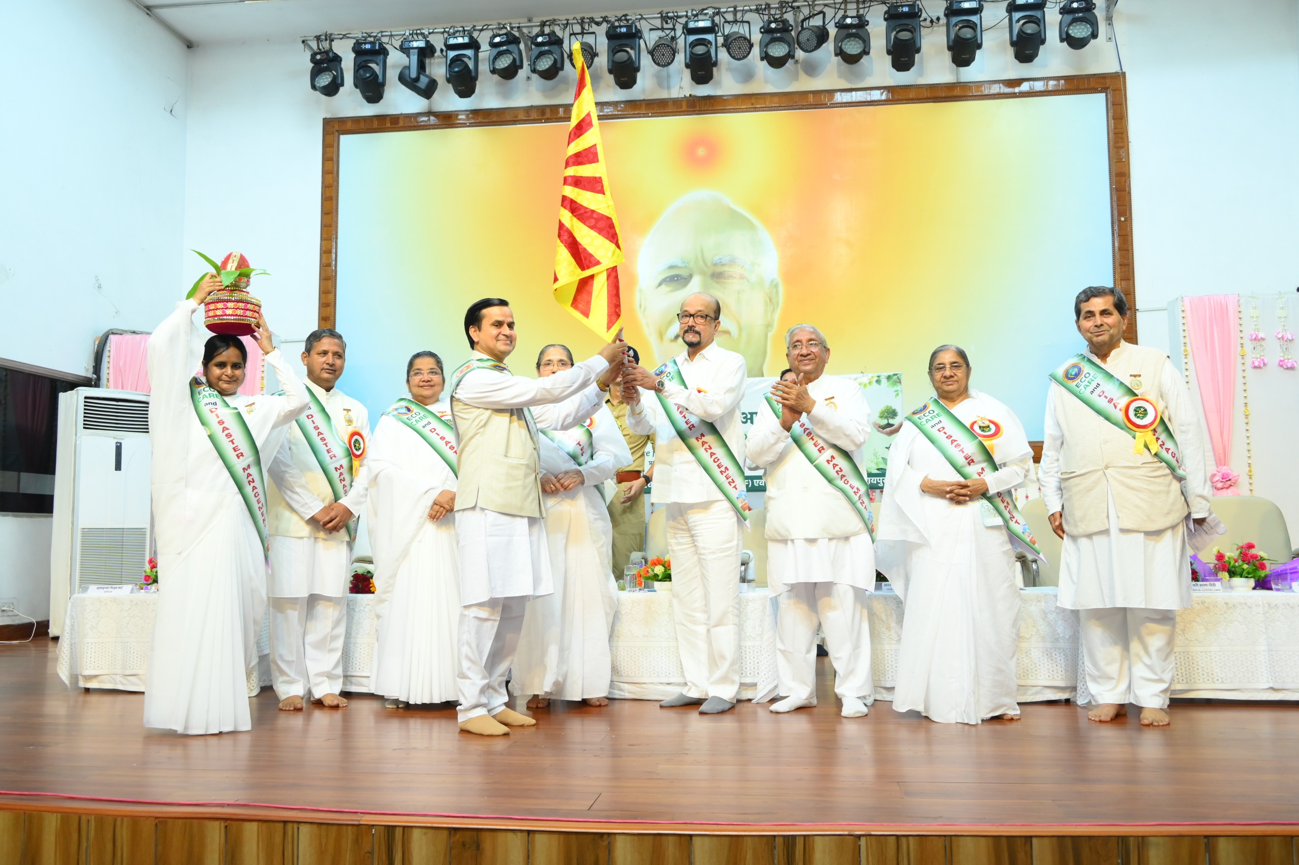 प्रकृति के साथ संतुलन