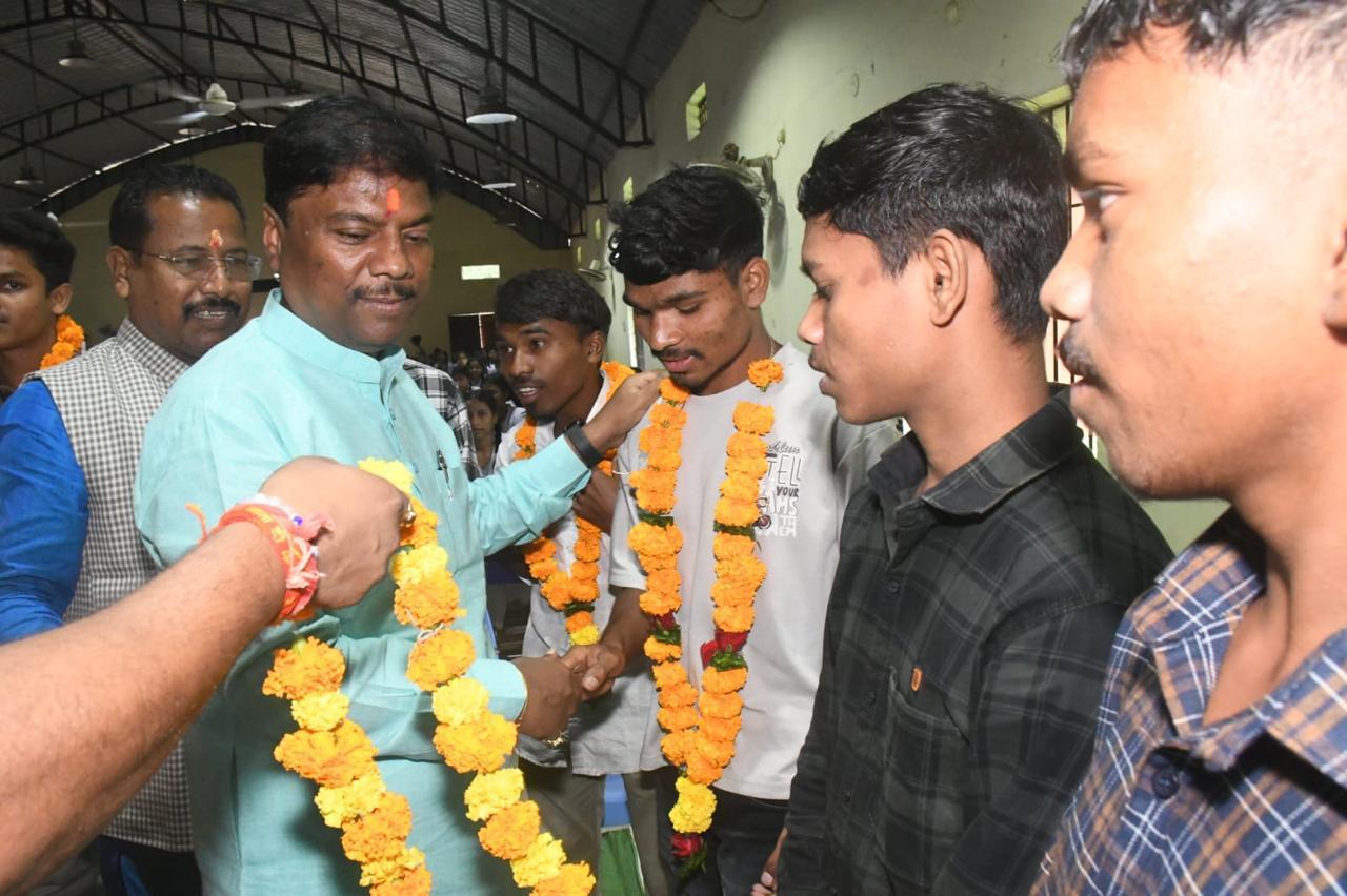 नीट में सफलता हासिल करने वाले विद्यार्थियों को दी शुभकामनाएं, आगे की पढ़ाई में हरसंभव सहयोग का भरोसा