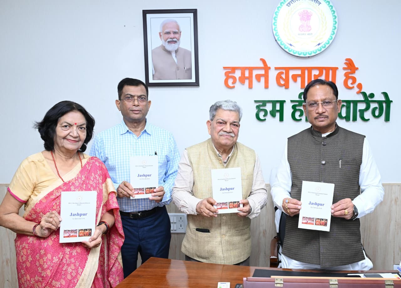 आजादी के बाद प्रशासनिक बदलाव से लेकर वर्तमान विकास यात्रा तक का दस्तावेज है पुस्तक