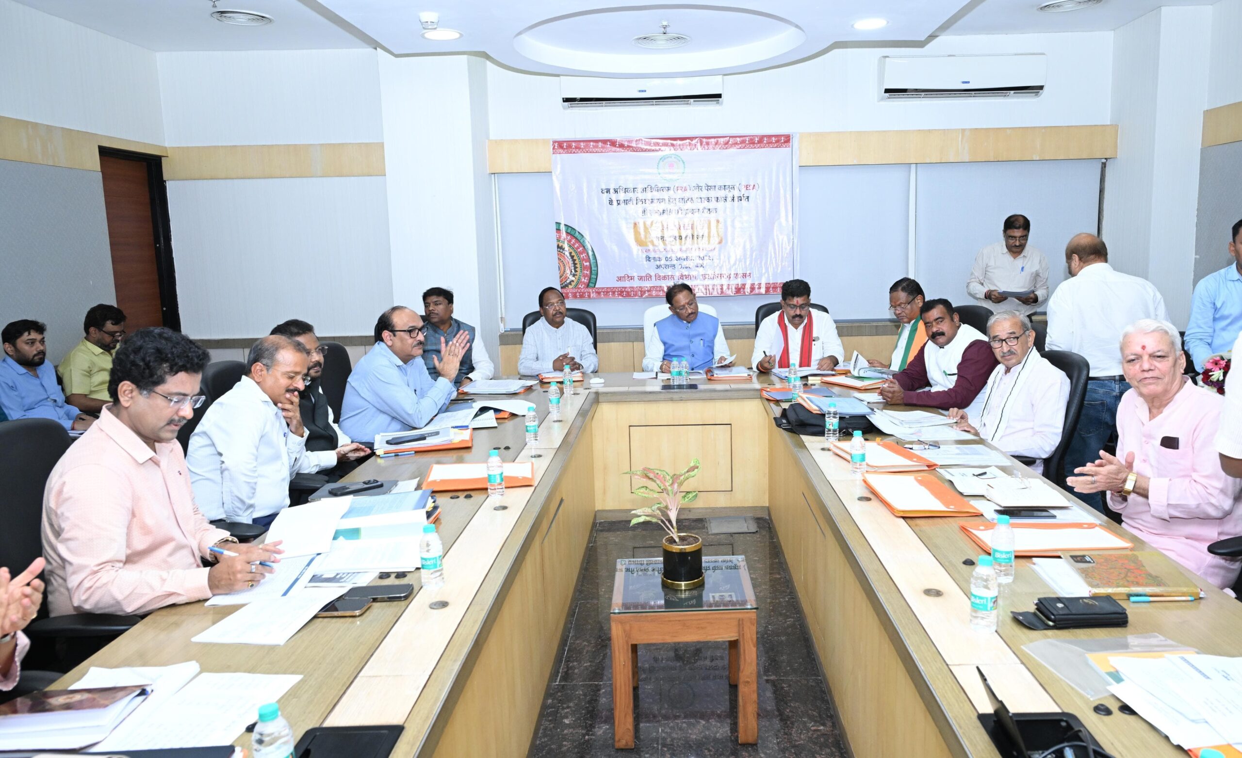 मुख्यमंत्री श्री साय की अध्यक्षता में वन अधिकार अधिनियम (FRA) एवं पेसा कानून (PESA) के प्रभावी क्रियान्वयन हेतु गठित टास्क फोर्स की पहली बैठक संपन्न