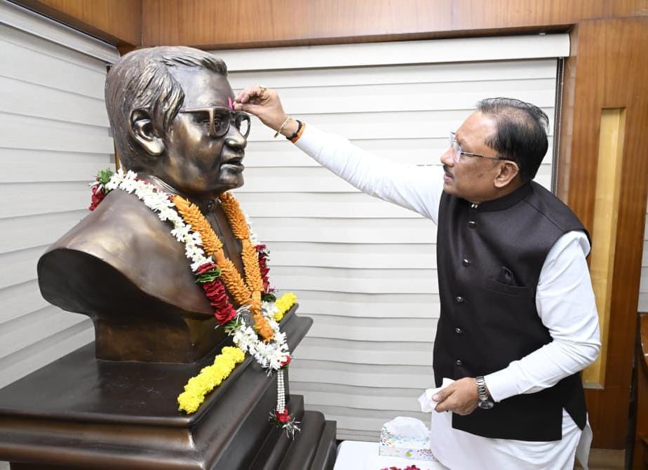 अटल जी के संकल्प और दूरदर्शी नेतृत्व ने छत्तीसगढ़ को दी नई पहचान, सुशासन और अंत्योदय की राह पर आगे बढ़ रहा प्रदेश – मुख्यमंत्री श्री साय