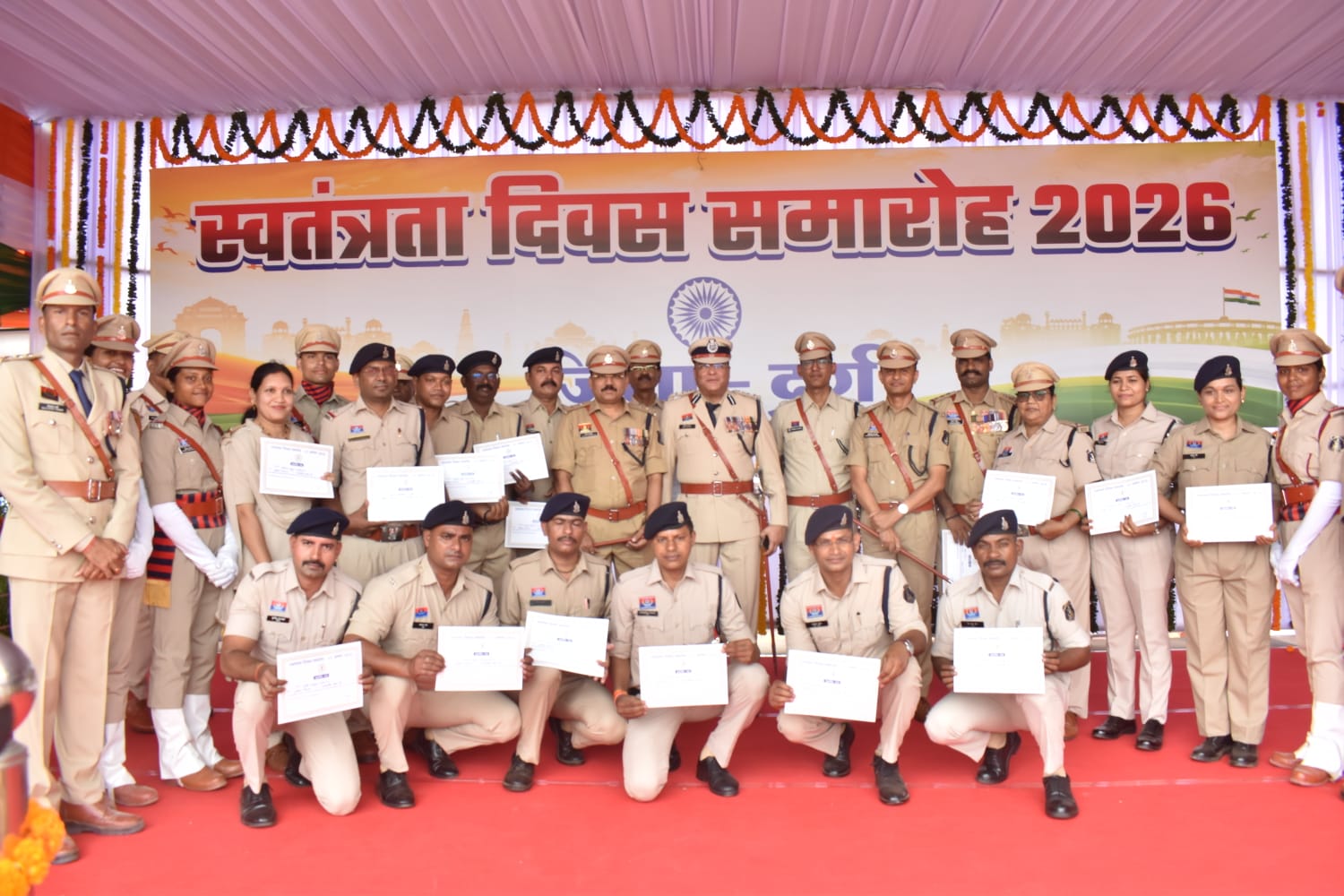 स्वतंत्रता दिवस समारोह में दुर्ग पुलिस के उत्कृष्ट कार्य करने वाले 47 अधिकारी-कर्मचारी सम्मानित