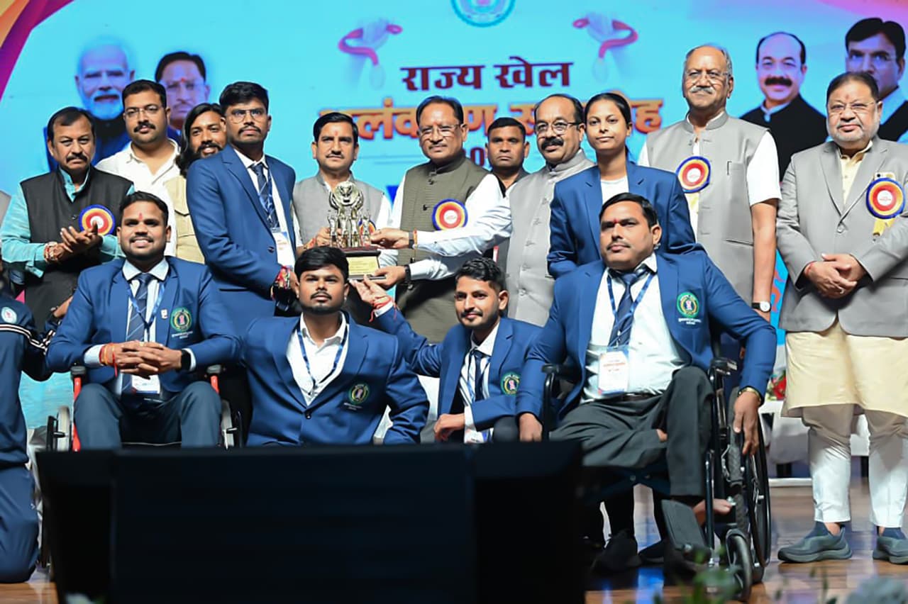राष्ट्रीय खेल दिवस पर मुख्यमंत्री श्री साय ने 126 खिलाड़ियों एवं प्रशिक्षकों को प्रदान किए राज्य खेल अलंकरण