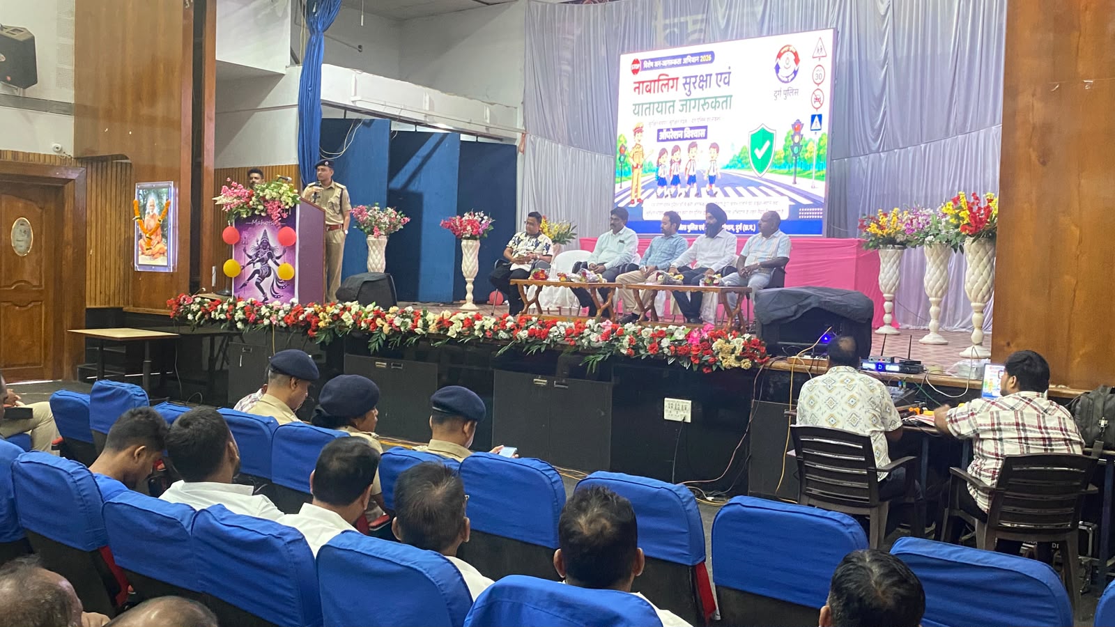 ऑपरेशन विश्वास” के तहत यातायात पुलिस दुर्ग द्वारा एसएनजी स्कूल, सेक्टर-04 भिलाई में नाबालिक की सुरक्षा,परिजनों, स्कूल प्रबंधक, हेतु यातायात जागरूकता कार्यक्रम आयोजित किया गया।