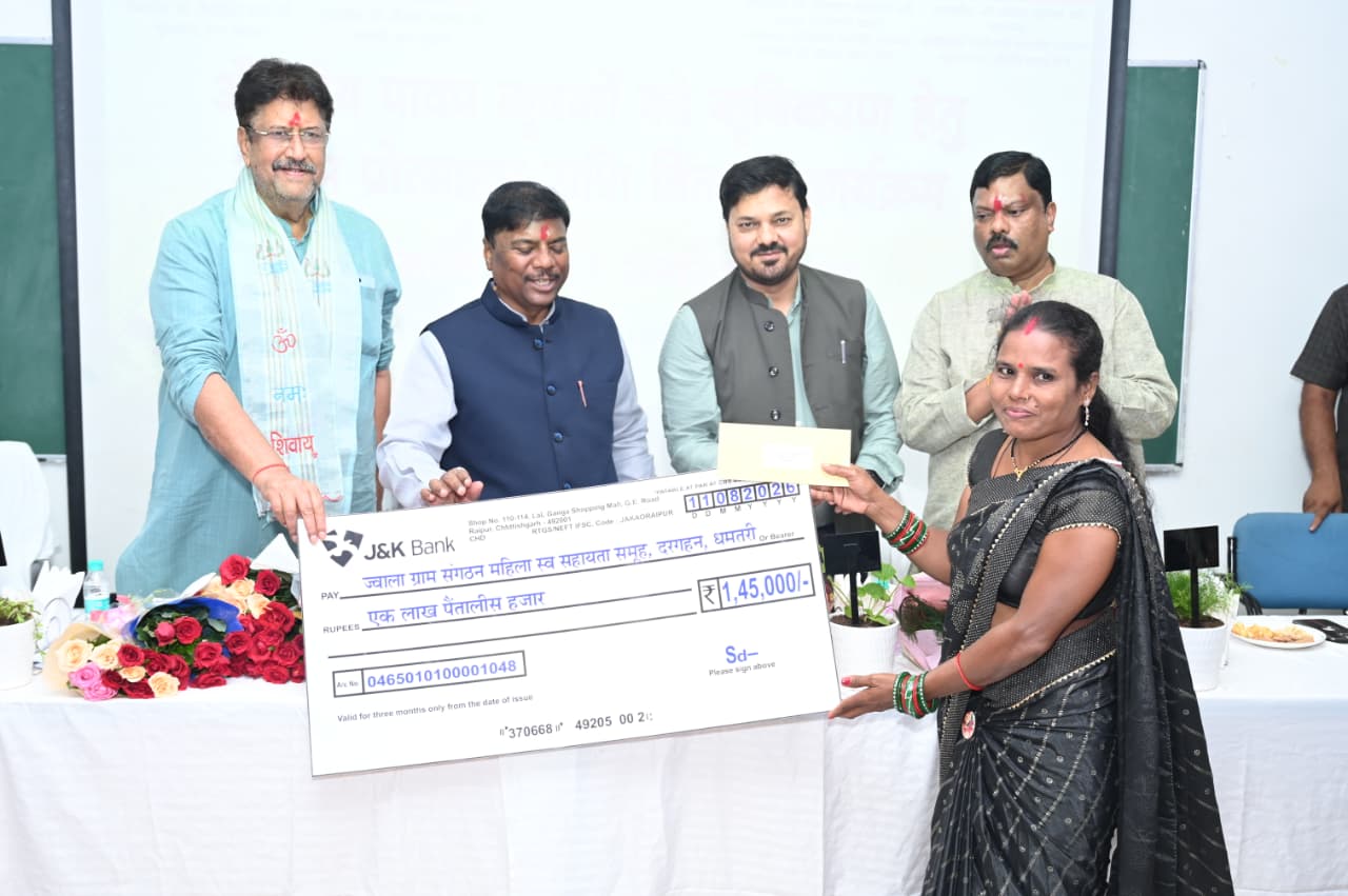 हरेली तिहार पर किसानों को बड़ा उपहार: औषधि पौधों की खेती के लिए 54.36 लाख रुपये की अग्रिम प्रोत्साहन राशि वितरित