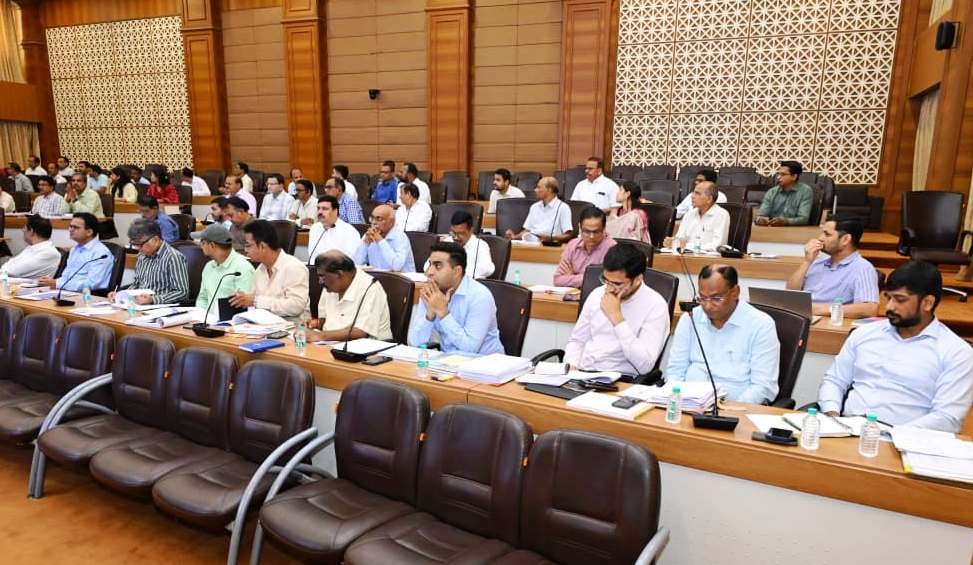 वर्ष 2024-25 तक के सभी प्रगतिरत कार्यों को मार्च-2027 तक पूर्ण करने के दिए निर्देश, काम नहीं करने वाले ठेकेदारों को ब्लैकलिस्ट करने कहा