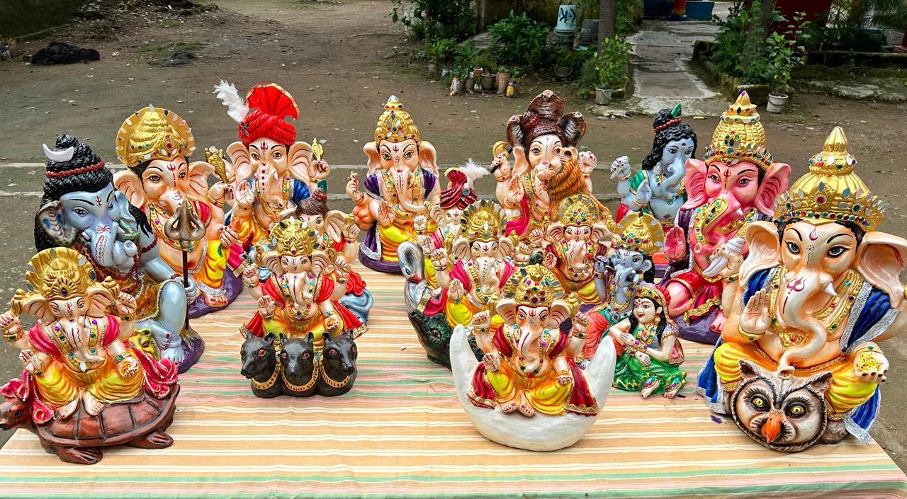 केंद्रीय जेल रायपुर में बंदियों ने मिट्टी से तैयार की 500 पर्यावरण-अनुकूल गणेश प्रतिमाएं
