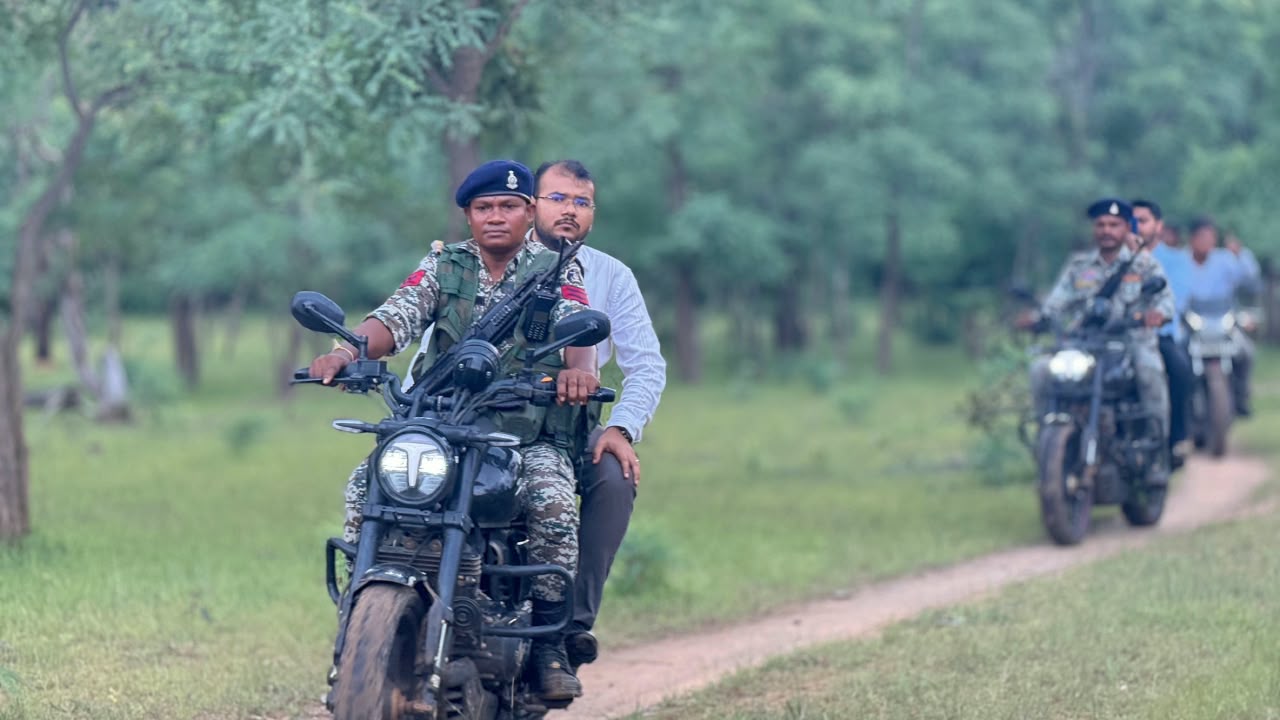 दो दिन पहले ट्रैक्टर से सुकमा पहुंचे ग्रामीण, दो दिन बाद बाइक से गांव पहुंचे कलेक्टर-सीईओ