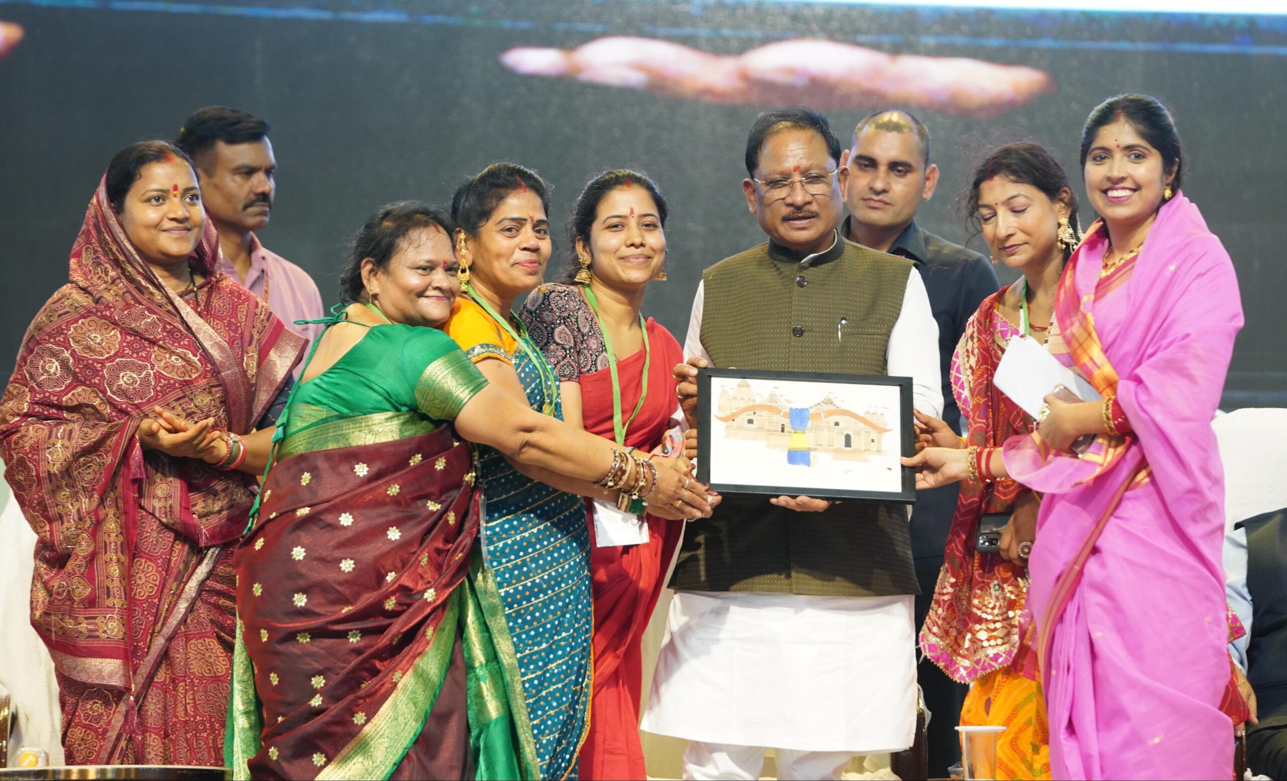 छत्तीसगढ़ी संस्कृति और नारी शक्ति का दिखा भव्य संगम, पारंपरिक वेशभूषा में बड़ी संख्या में शामिल हुईं माताएं-बहनें