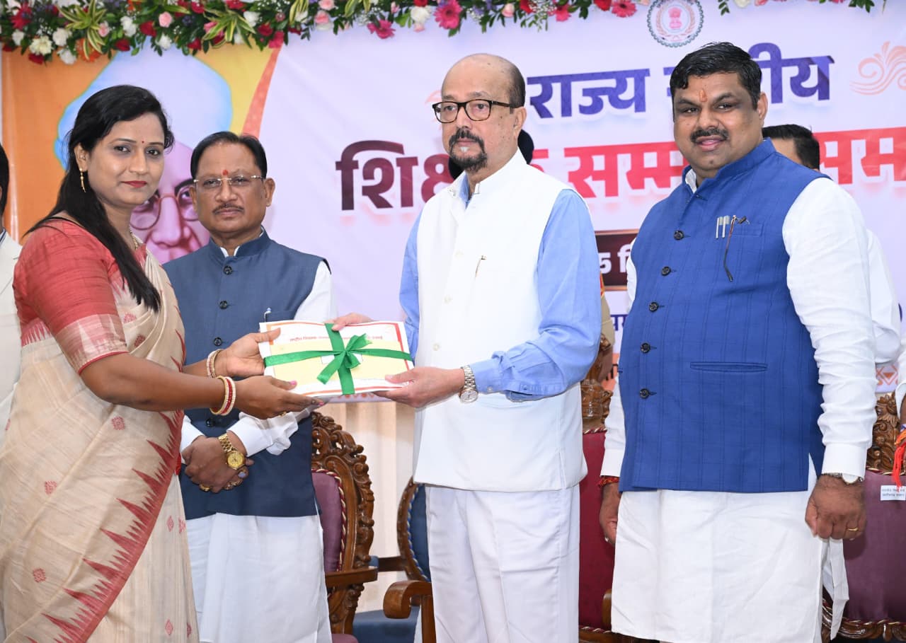 प्रदेश के 63 उत्कृष्ट शिक्षक राज्यपाल पुरस्कार से सम्मानित, चार शिक्षकों को मिला राज्य शिक्षक सम्मान स्मृति पुरस्कार