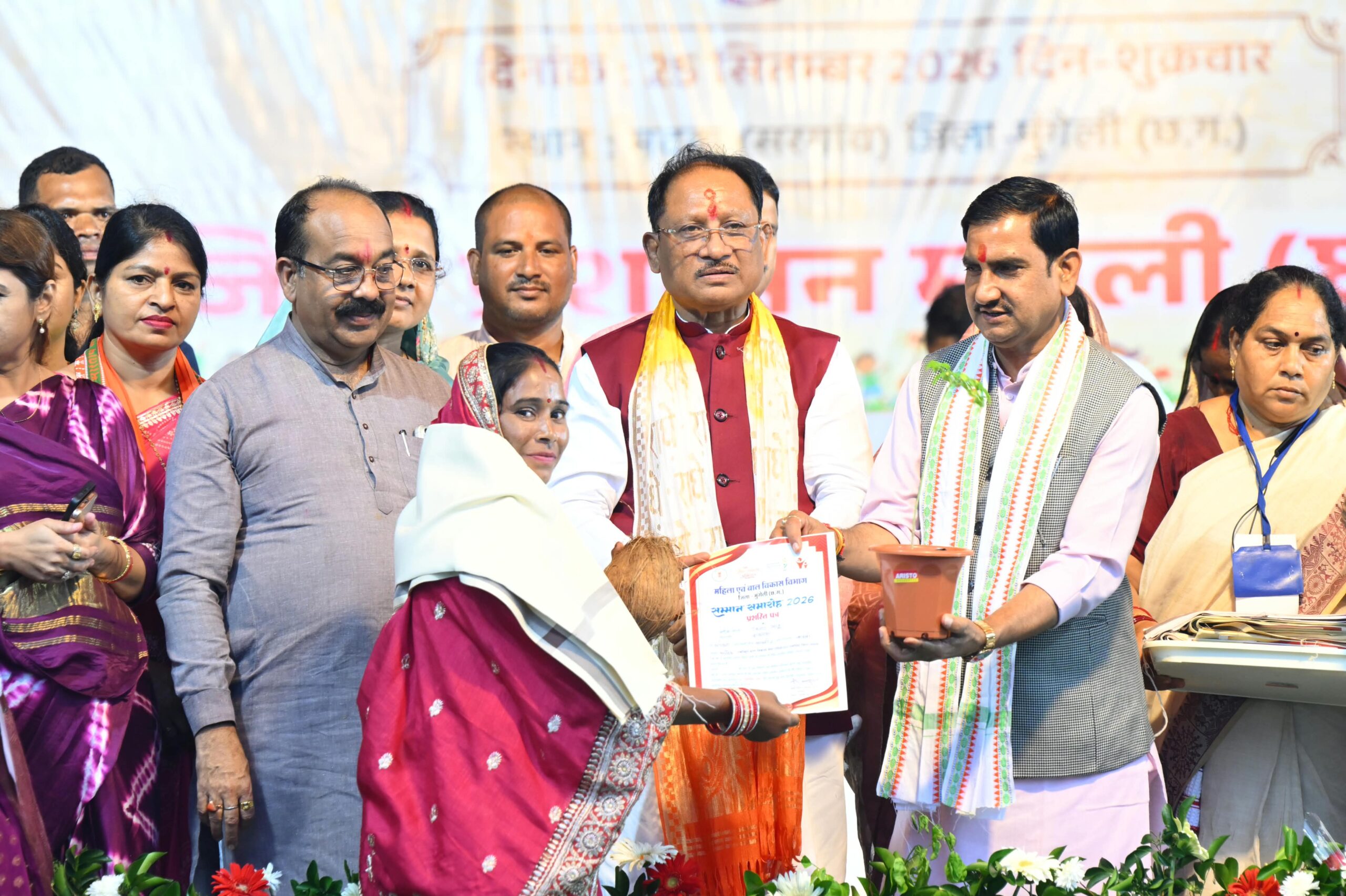 सुपोषित थाली के प्रदर्शन के साथ माताओं और बच्चों के पोषण पर हुआ संवाद