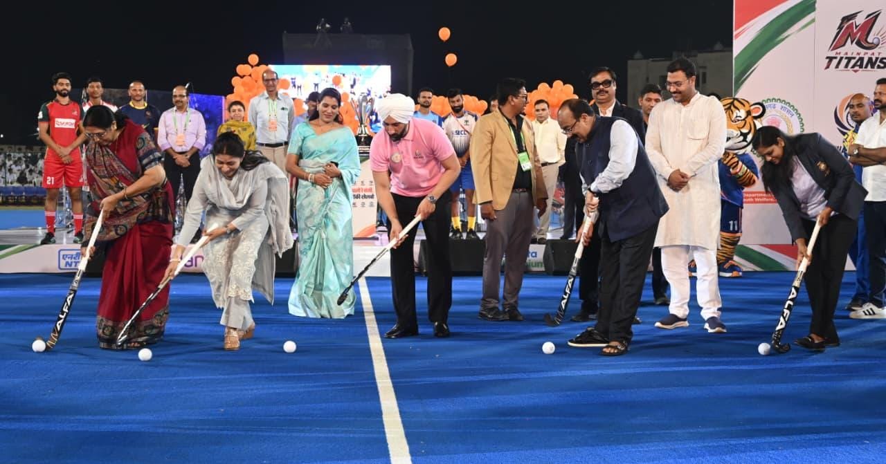 देश में खेलों को बढ़ावा देने के लिए बड़े पैमाने पर हो रहा आयोजन – डॉ.खड़से