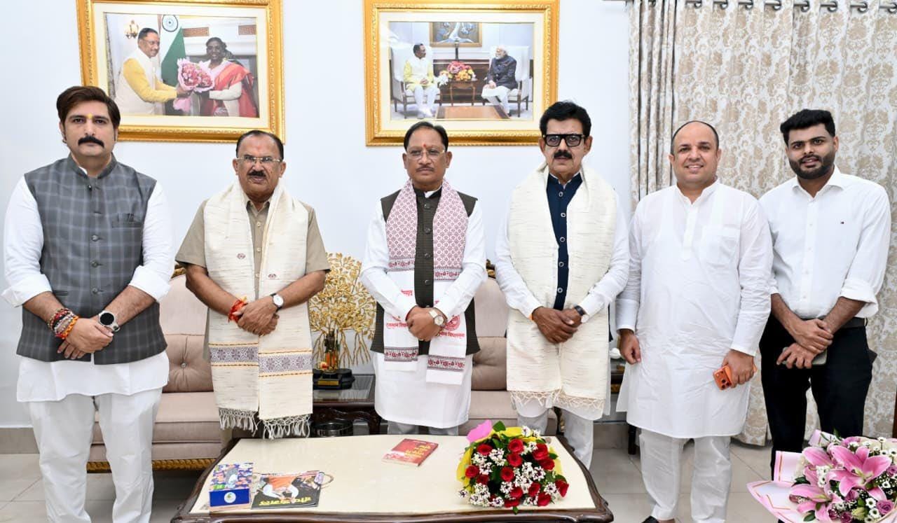 मुख्यमंत्री श्री साय से राजस्थान विधानसभा अध्यक्ष वासुदेव देवनानी ने की सौजन्य भेंट